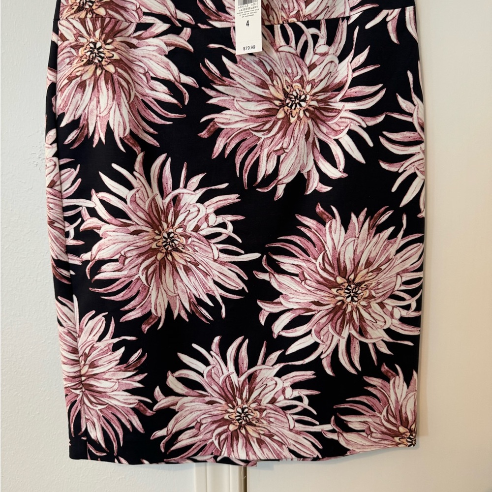 Ladies Ann Taylor Factory Size 4 Pencil Skirt